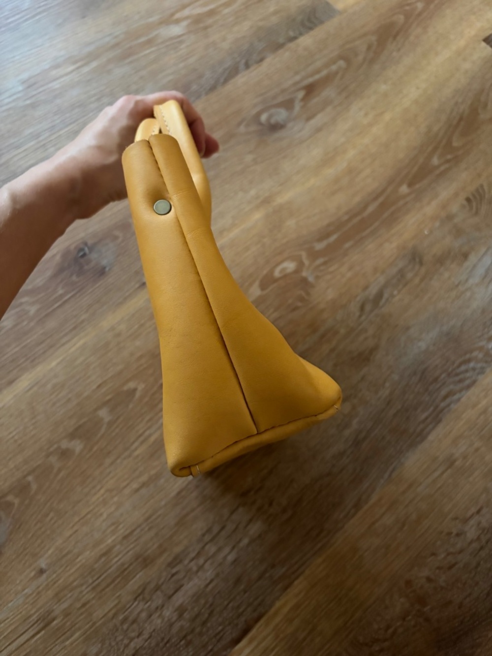 Portland Leather Raindrop Crossbody bag in Sunshine - Picture 2 of 4